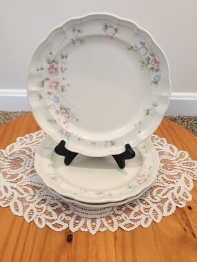 SET OF THREE Pfaltzgraff Tea Rose 10.5" Dinner Plates